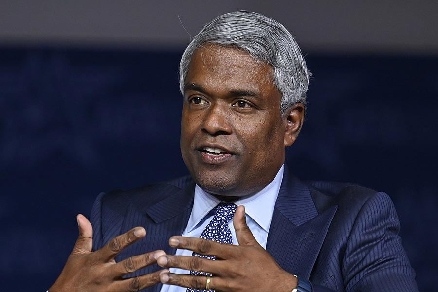 কথা হচ্ছে থমাস কুরিয়ানকে নিয়ে। গুগ্‌লের অন্তর্গত একটি পৃথক সংস্থা গুগ্‌ল ক্লাউড। যা মানুষকে ক্লাউড কম্পিউটিং পরিষেবা প্রদান করে থাকে। সেই গুগ্‌ল ক্লাউডের সিইও কুরিয়ান।