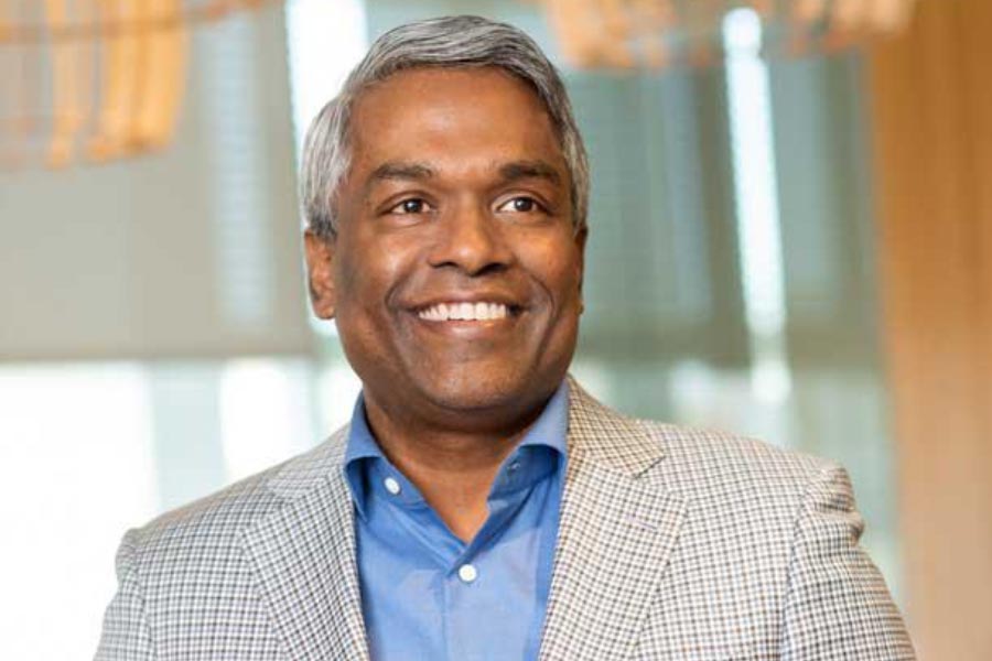 কেরলের প্যামপাডি গ্রামে জন্মেছিলেন কুরিয়ান। পিচাইয়ের মতো তিনিও এখন ভারতীয় বংশোদ্ভূত আমেরিকান নাগরিক। তাঁর সম্পত্তির পরিমাণ পিচাইয়ের চেয়েও বেশি। 