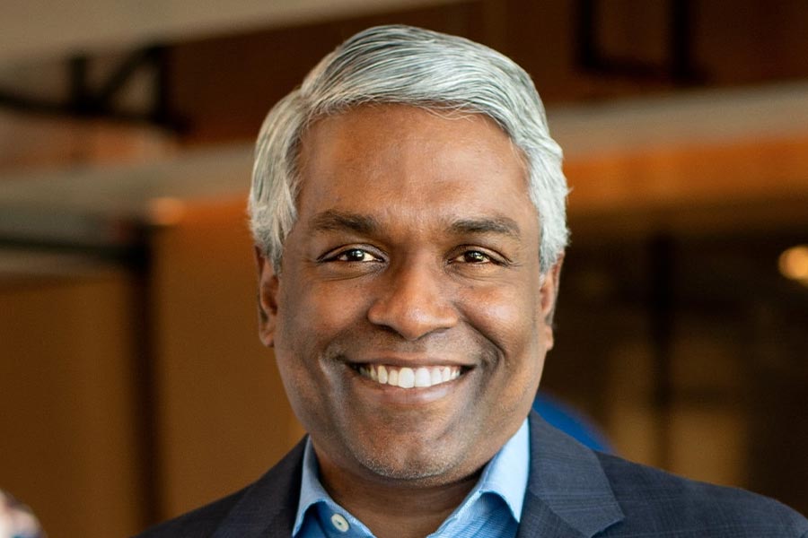 বর্তমানে পিচাই ১৩ হাজার কোটির সম্পত্তির মালিক। তাঁর মোট সম্পত্তির পরিমাণ ১৩,৮৫৯ কোটি টাকা। কিন্তু তাঁরই অধীনে গুগ্‌ল ক্লাউডে কর্মরত কুরিয়ানের সম্পত্তির পরিমাণ ১৫ হাজার কোটি টাকা।