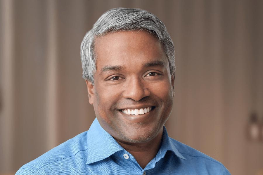 বেঙ্গালুরুর স্কুলে পড়াশোনা করেছিলেন কুরিয়ানেরা। পরে দুই ভাই আইআইটি মাদ্রাজে পড়ার সুযোগ পান। থমাস সেখানে কয়েক বছর পড়লেও কোর্স সম্পূর্ণ হওয়ার আগেই বেরিয়ে গিয়েছিলেন। আইআইটির পড়া সম্পূর্ণ করেননি। 