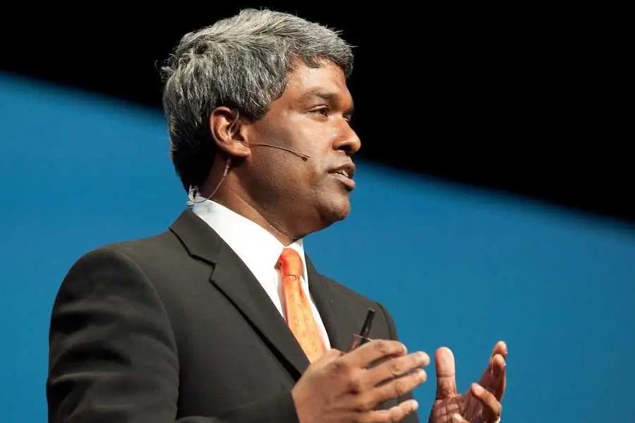 প্রিন্সটন বিশ্ববিদ্যালয় থেকে ইলেকট্রিক্যাল ইঞ্জিনিয়ারিংয়ে স্নাতক পাশ করেন কুরিয়ান। এর পর স্ট্যানফোর্ড গ্র্যাজুয়েট স্কুল অফ বিজ়নেস থেকে এমবিএ সম্পূর্ণ করেন। 