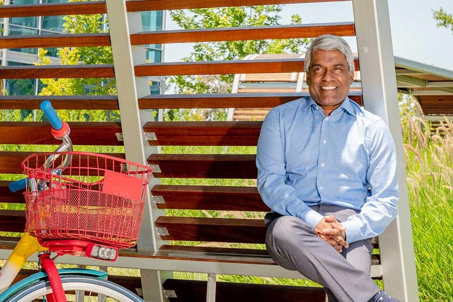 কুরিয়ান নিজেই এই প্রশ্নের উত্তর একাধিক জায়গায় দিয়েছেন। তিনি জানিয়েছেন, এর নেপথ্যে তেমন বড় কোনও কারণ নেই। সে সময়ে প্রিন্সটন বিশ্ববিদ্যালয় থেকে ডাক পেয়েছিলেন কুরিয়ান। সেখানে একটি কোর্সে ভর্তি হওয়ার সুযোগ এসেছিল। সেই কারণেই আইআইটি মাঝপথে ছেড়ে ছুটেছিলেন সুদূর আমেরিকায়। 