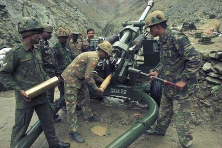 ১৯৯৯ সালের ৪ জুলাই ওয়াশিংটন চুক্তি স্বাক্ষরিত হয়েছিল আমেরিকা এবং পাকিস্তানের মধ্যে। পাকিস্তান সৈন্য প্রত্যাহার করতে রাজি হওয়ায় ধীরে ধীরে বেশির ভাগ জায়গায় কার্গিল যুদ্ধ থেমে যায়। যদিও কিছু পাক সেনা লড়াই চালিয়ে যেতে চেয়েছিলেন।