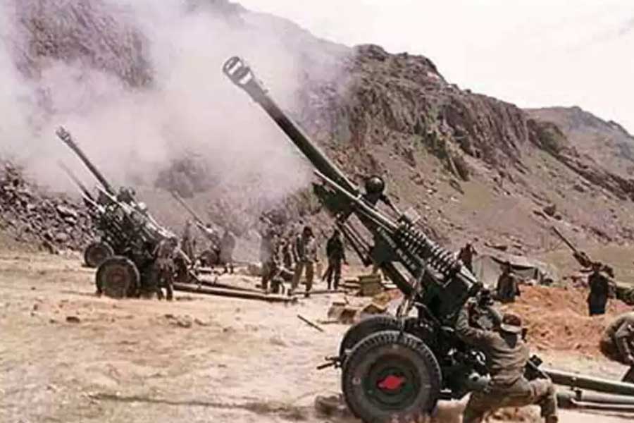 জুলাইয়ের শেষ সপ্তাহে ভারত বিমানবাহিনী নিয়ে আক্রমণ শুরু করে। ২৬ জুলাই দ্রাস এলাকা থেকে পিছু হটে পাকিস্তানি বাহিনী। ভারত ২৬ জুলাইকে ‘বিজয় দিবস’ হিসাবে ঘোষণা করে।