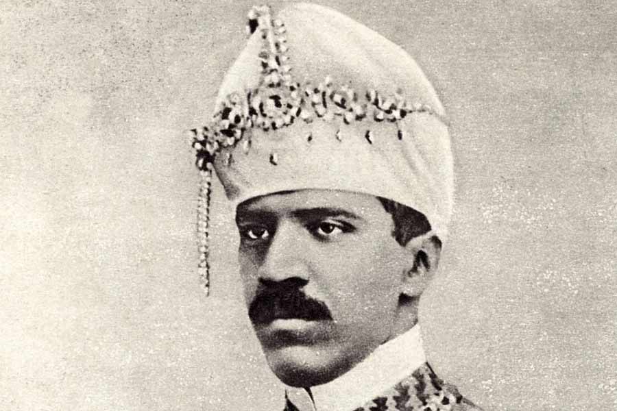 ‘নাইট গ্র্যান্ড কমান্ডার অফ স্টার অফ ইন্ডিয়া’ উপাধিতেও ভূষিত হয়েছিলেন ওসমান। হায়দরাবাদ হাই কোর্ট-সহ সেই শহরের একাধিক ভবনের উন্নয়নের জন্য তাঁর কৃতিত্বই স্বীকার করা হয়।