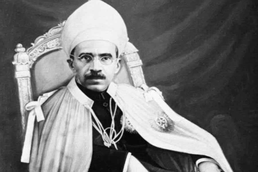 ব্রিটিশদের সঙ্গে নাকি ভাল সম্পর্ক ছিল ওসমানের। ওসমানের রাজত্ব চলাকালীন প্রথম বিশ্বযুদ্ধ শুরু হয়। যুদ্ধের সময় ব্রিটিশদের অস্ত্র এবং অর্থ পাঠিয়ে সাহায্য করেছিলেন ওসমান। এমনটাই ইতিহাসের পাতা থেকে জানা যায়।