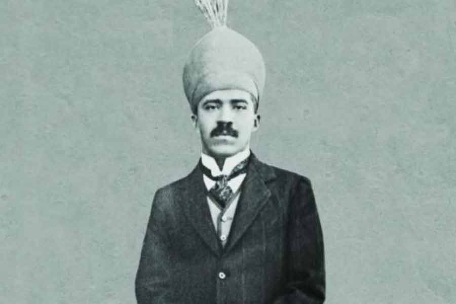 ওসমানের প্রাসাদে কোনও অতিথি এলে নাকি এলাহি আয়োজন থেকে দূরে থাকতেন নিজ়াম। ইতিহাসবিদদের একাংশের দাবি, অতিথিদের শুধুমাত্র বিস্কুট দিয়েই আপ্যায়ন সারতেন ওসমান।