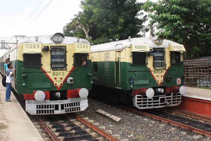 Some Bangaon, Hasnabad local train cancel due to power block on Saturday and Sunday