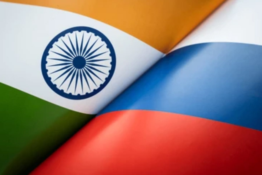 ২০০০ সালে রাশিয়ার সঙ্গে ভারতের একটি চুক্তি হয়েছিল। তাতে ঠিক হয়েছিল যে, প্রতি বছর দুই দেশের রাষ্ট্রপ্রধানেরা এক বার করে দেখা করবেন এবং দ্বিপাক্ষিক বৈঠক করবেন। ২০১৯ সাল পর্যন্ত চুক্তি অনুযায়ী বৈঠক হয়েছে।