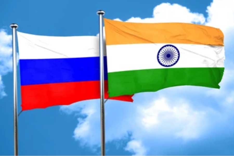 কোভিডের কারণে ২০২০ সালে ভারত-রাশিয়ার বার্ষিক বৈঠক বন্ধ ছিল। ২০২১ সালে ভারতে এসেছিলেন পুতিন। কিন্তু তার পর থেকে নানা কারণে এই বৈঠক বন্ধ থেকেছে। রাশিয়ার সঙ্গে সম্পর্ক নিয়ে ভারতের উপর পশ্চিমের চাপও ছিল বলে মনে করেন অনেকে।