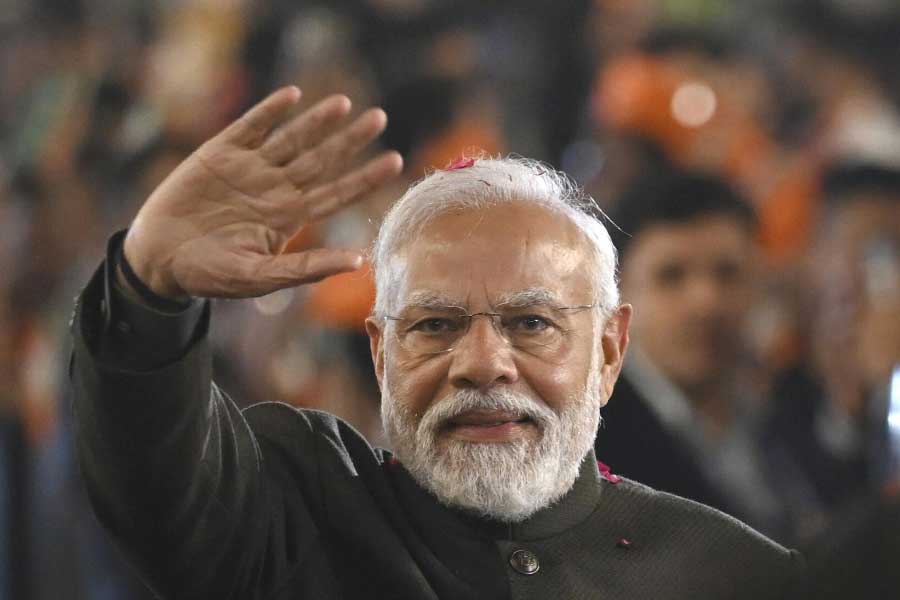 পরিসংখ্যান বলছে, চলতি অর্থবর্ষের শেষে অর্থনীতির দিক থেকে জাপানকেও টপকে যেতে চলেছে ভারত। ফলে আন্তর্জাতিক রাজনীতিতেও ভারতের গুরুত্ব বেড়েছে। এই পরিস্থিতিতে ভারত প্রসঙ্গে আমেরিকার পরবর্তী পদক্ষেপ কী হয়, সেটাই দেখার।