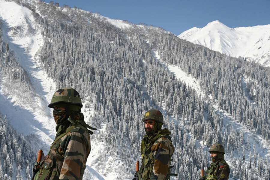 চিনের বিদেশ মন্ত্রকের এক আধিকারিক রয়টার্সকে বলেছেন, ‘‘আশা করি এই বিষয়ে আমাদের সঙ্গে কথা বলবে ভারত সরকার।’’ কিন্তু ভারতের এক সরকারি আধিকারিক সংবাদমাধ্যমকে জানিয়েছেন, সীমান্তে শান্তি না ফিরলে দুই দেশের বাকি দ্বিপাক্ষিক বিষয়ে কোনও পদক্ষেপ করা হবে না। 