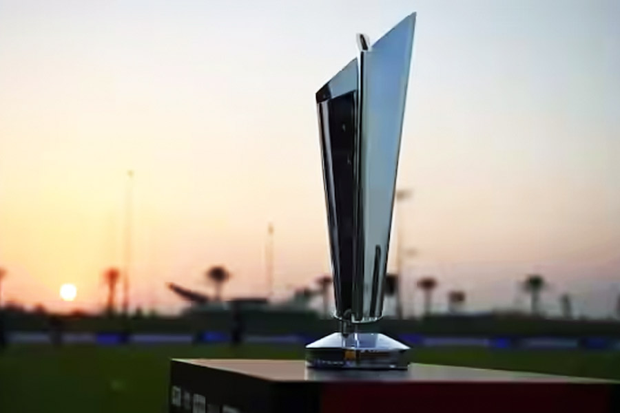 ২০০৭ সাল। ক্রিকেট বিশ্ব তখন সম্পূর্ণ নতুন একটি ফরম্যাটের সঙ্গে সদ্য পরিচিত হয়েছে। ক্রিকেট যে মাত্র ২০ ওভারে খেলা যেতে পারে, শুরুর দিকে তা-ই ছিল আশ্চর্যের।