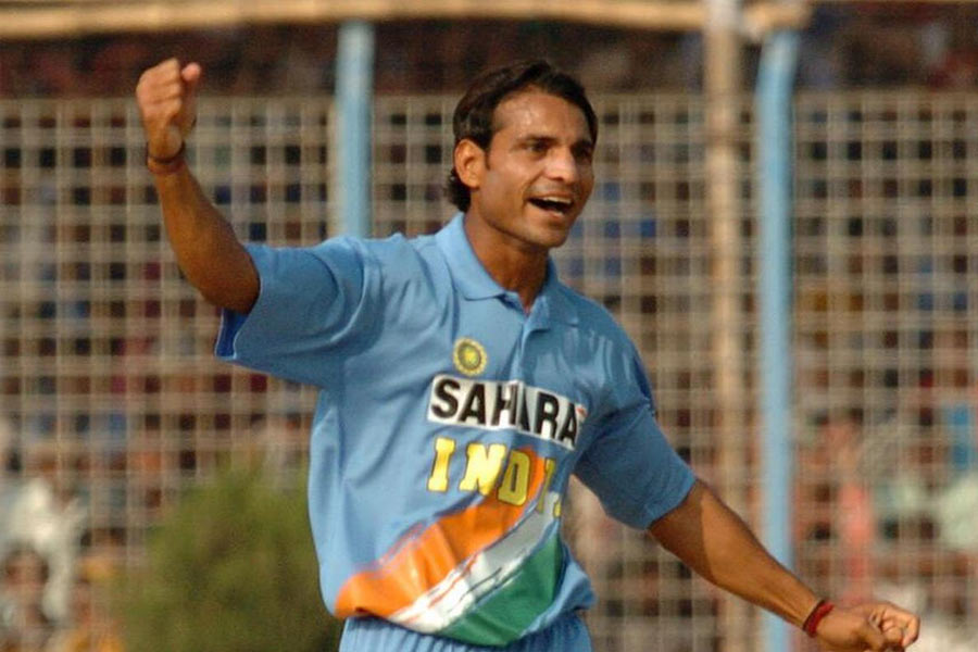 যোগিন্দর শর্মাকে ২০০৭ সালের বিশ্বকাপ জয়ের নায়ক বলা হয়। শেষ ওভারে তাঁর হাতেই বল তুলে দিয়েছিলেন ধোনি। তবে ওই বিশ্বকাপের পর তাঁকে আর ভারতীয় দলে সে ভাবে দেখা যায়নি। যোগিন্দর এখন হরিয়ানা পুলিশের গণ্যমান্য কর্তা। অম্বালায় ডেপুটি সুপারিন্টেন্ডেন্ট হিসাবে কর্মরত তিনি, ক্রিকেট থেকে বহু দূরে।