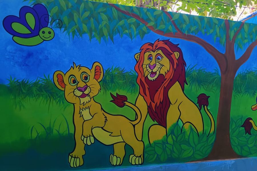 বন্ধুত্বপূর্ণ আবহাওয়াতে জঙ্গলে পশুরা