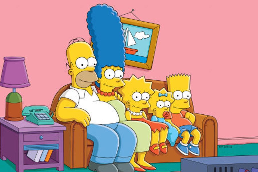 তবে শুধু ‘সিম্পসন্স’ পরিবারের হাসির কাণ্ডকারখানা নিয়ে নয়, কয়েক দশকের মধ্যে অন্য এক কারণেও জনপ্রিয়তা অর্জন করতে শুরু করে এই কার্টুন শো।