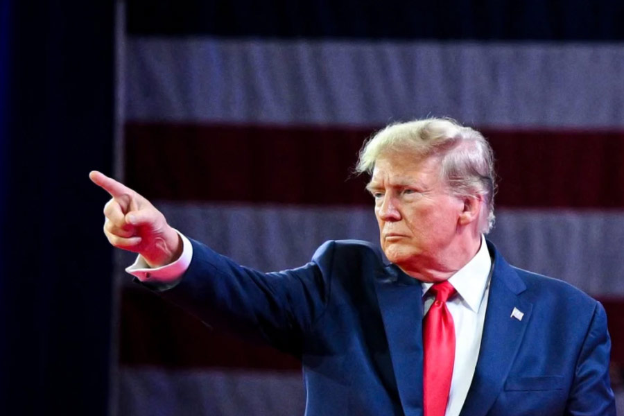 কেমন ছিল ‘সিম্পসন’ শোয়ের ‘ভবিষ্যদ্বাণী’? ২৪ বছর আগে একটি পর্বে দেখানো হয়েছিল যে, ডোনাল্ড ট্রাম্প এক দিন আমেরিকার প্রেসিডেন্ট হবেন। এর অনেক পরে প্রেসিডেন্ট হন ট্রাম্প।