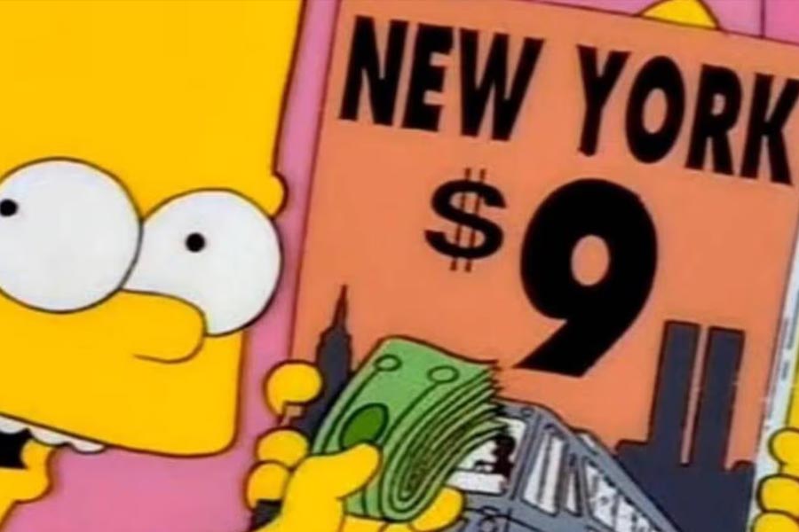 সেই সংবাদপত্রের প্রথম পাতায় ৯ ডলার লেখা ছিল। পিছনেই ছিল টুইন টাওয়ারের ছবি। এর চার বছর পরেই আমেরিকার ৯/১১ হামলা হয়।