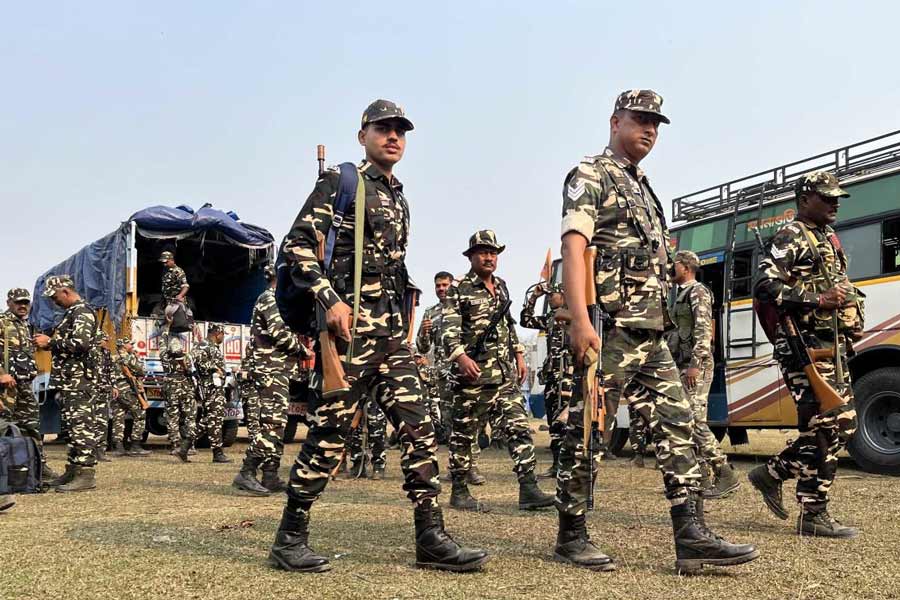 Three weeks before the Lok Sabha Election, the central forces' route march has been halted in Kolkata