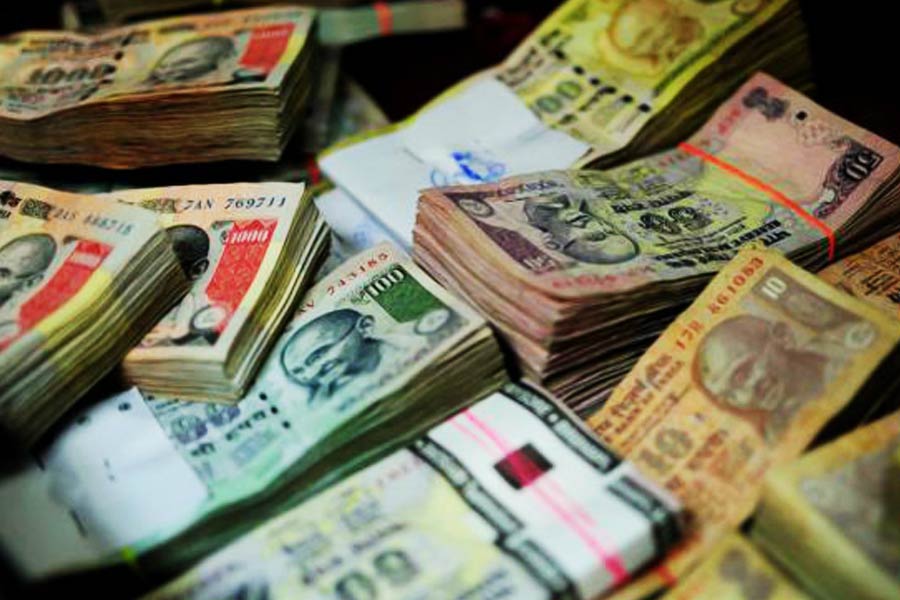 পশ্চিম এশিয়া গিয়ে কাজ করে কিছু টাকা হাতে আসতেই সেই টাকা ভারতের এক সংস্থায় বিনিয়োগের সিদ্ধান্ত নেন বিলাকত।