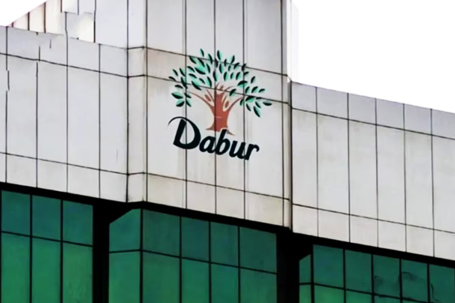 এক দশক ধরে, ডাবরের বোনাস এবং বিভাজন জনিত কৌশলের কারণে ১০০টি শেয়ার ছ’হাজার শেয়ারে পরিণত হয়।