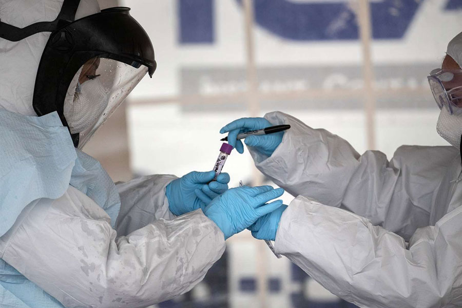 বিলাকত ভারতে ফেরার কয়েক বছরের মধ্যেই বিশ্ব জুড়ে আঘাত হানে করোনা অতিমারি। আক্রান্ত হন বিলাকতও।