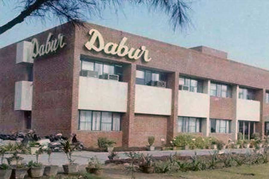 সমস্ত নথি তৈরি করে বিলাকতের হয়ে সেই কাগজ নির্দিষ্ট জায়গায় জমা করে বিকাশের সংস্থা। তবে বিলাকতের বুড়ো আঙুলের ছাপ থাকায় এবং তিনি আগে প্রবাসী ভারতীয় হওয়ায় বিলাকতকে আরও কিছু কাগজ জমা দিতে বলা হয়। কিছু সময়ের মধ্যে সেই নথিও ডাবরকে জমা দেওয়া হয়।