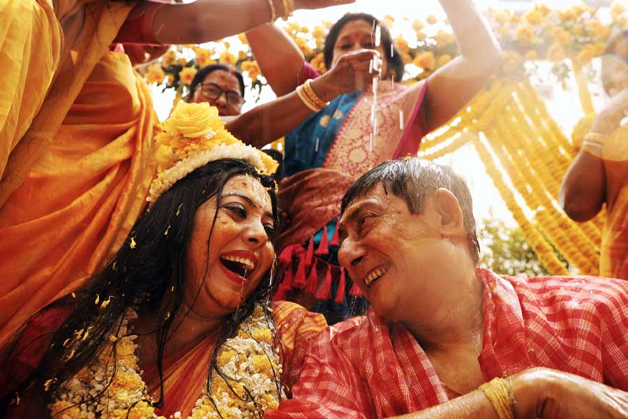 Actor Kanchan mallick and sreemoyee chattoraj are getting married on Saturday evening