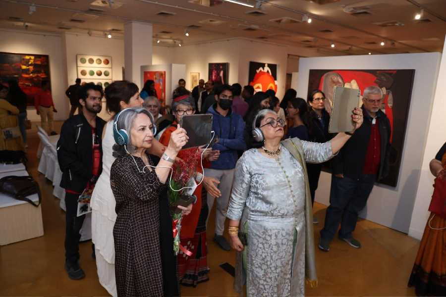 Bollywood actress Sharmila Tagore was present at the inauguration ceremony of CIMA gallery’s exhibition in Delhi