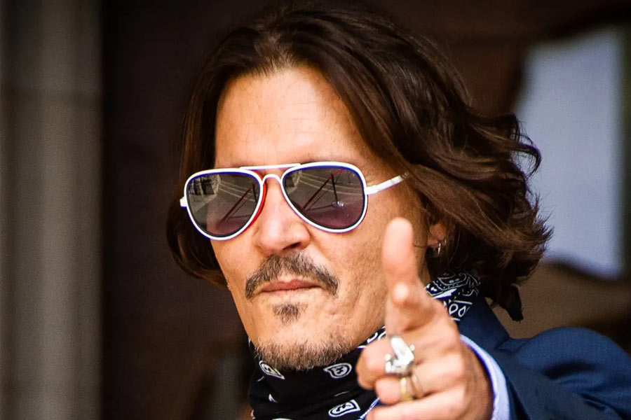 সমাজমাধ্যমে অনেকে ডলিকে হলিউড অভিনেতা জনি ডেপের সঙ্গে তুলনা করেন। তবে ডলিকে দেখলে এক নজরে অবশ্য এই তুলনা অনাবশ্যক বলেই মনে হবে।