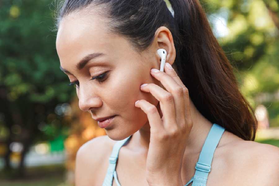 Can using dirty earphones impact your hearing ability