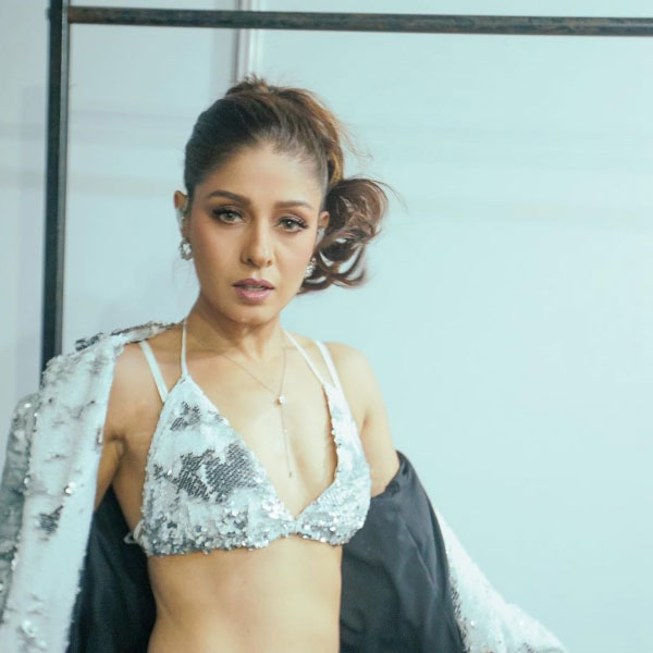 Know all about the Indian playback singer Sunidhi Chauhan including her personal life and career