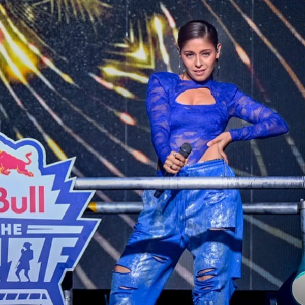 Know all about the Indian playback singer Sunidhi Chauhan including her personal life and career