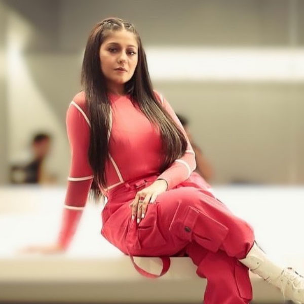 Know all about the Indian playback singer Sunidhi Chauhan including her personal life and career