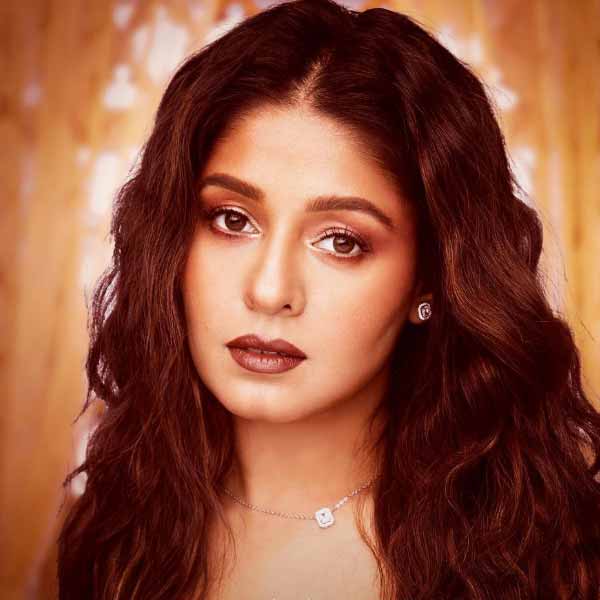 Know all about the Indian playback singer Sunidhi Chauhan including her personal life and career