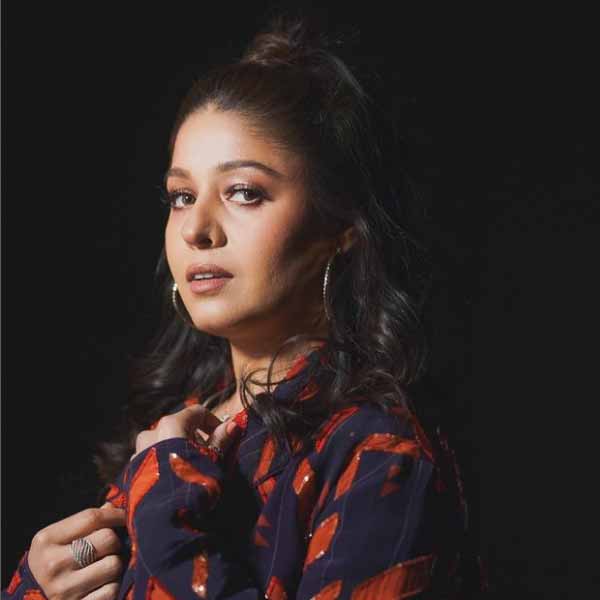 Know all about the Indian playback singer Sunidhi Chauhan including her personal life and career