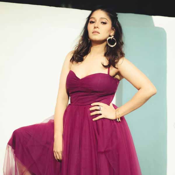 Know all about the Indian playback singer Sunidhi Chauhan including her personal life and career