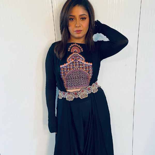 Know all about the Indian playback singer Sunidhi Chauhan including her personal life and career