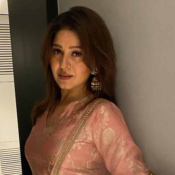 Know all about the Indian playback singer Sunidhi Chauhan including her personal life and career