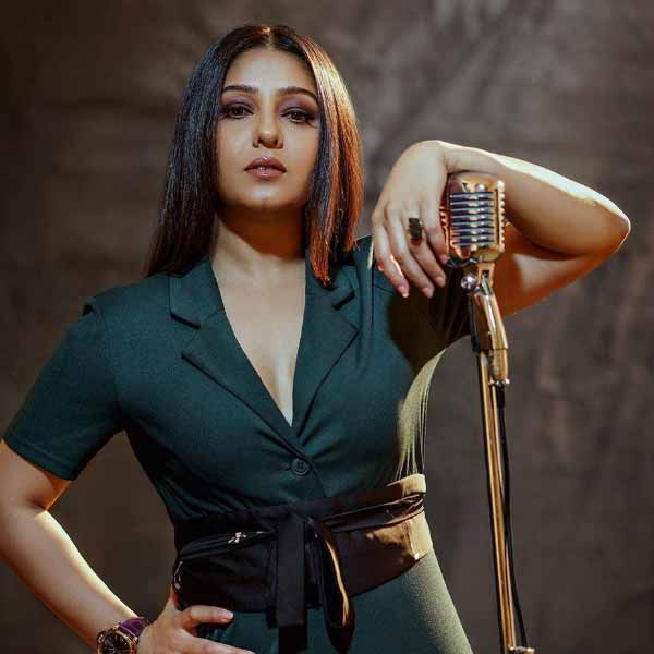 Know all about the Indian playback singer Sunidhi Chauhan including her personal life and career