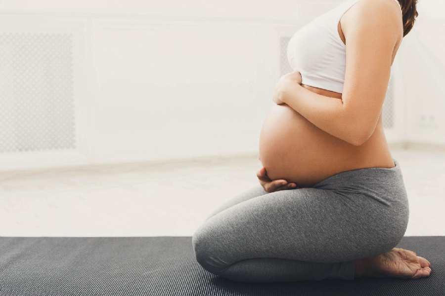 Five effective yoga postures for soon-be-mothers 