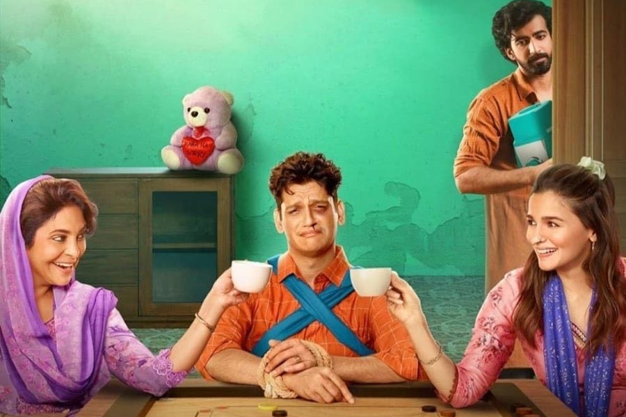 ২০২২ সালের অগস্টে নেটফ্লিক্সে মুক্তি পায় ‘ডার্লিংস’ ছবিটি। এই ছবিতে মুখ্যচরিত্রে অভিনয় করেন শেফালি শাহ, আলিয়া ভট্ট এবং বিজয় বর্মা। পার্শ্বচরিত্রে অভিনয় করেন দক্ষিণী তারকা রোশন ম্যাথিউ।