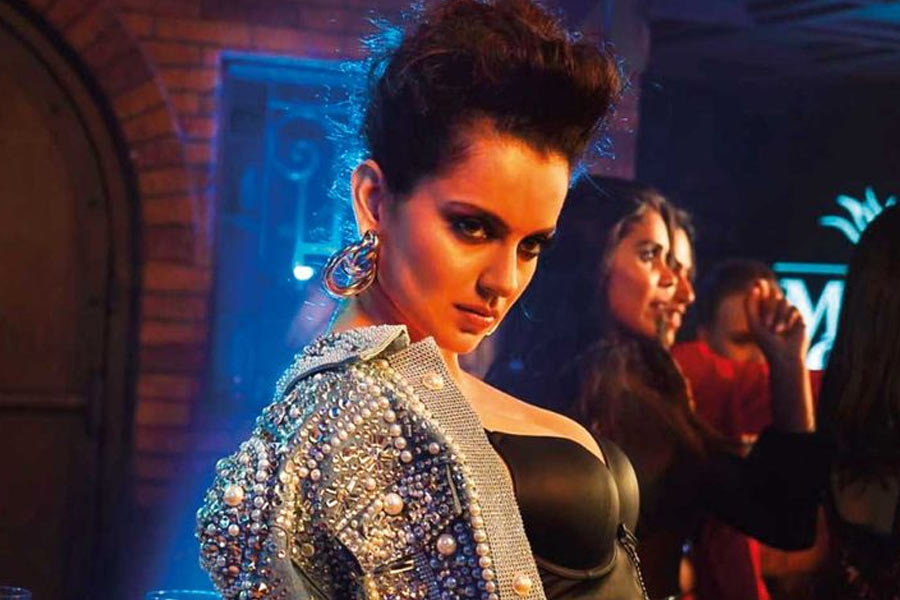 বলিপাড়া সূত্রে খবর, ‘জাজমেন্টাল হ্যায় ক্যা’ ছবিতে অভিনয় করে ২৭ কোটি টাকা উপার্জন করেন কঙ্গনা।