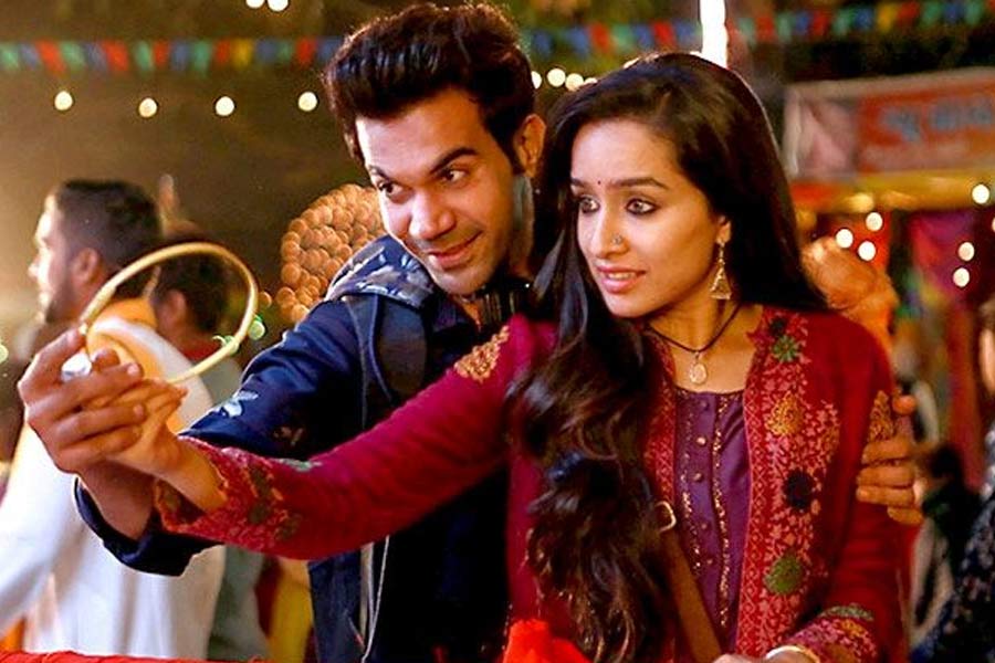 ২০১৮ সালে অমর কৌশিকের পরিচালনায় প্রেক্ষাগৃহে মুক্তি পায় হরর কমেডি ঘরানার ছবি ‘স্ত্রী’। এই ছবিতে মুখ্যচরিত্রে অভিনয় করে প্রশংসা কুড়োন রাজকুমার রাও এবং শ্রদ্ধা কপূর। বলিপাড়ায় কানাঘুষো শোনা যায়, এই ছবিতে অভিনয় করে রাজকুমারের চেয়ে বেশি পারিশ্রমিক পান শ্রদ্ধা।