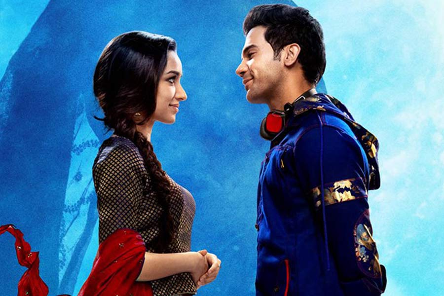 বলিপাড়া সূত্রে খবর, ‘স্ত্রী’ ছবিতে অভিনয় করে ছ’কোটি টাকা উপার্জন করেন রাজকুমার। অন্য দিকে রাজকুমারের সহ-অভিনেত্রী শ্রদ্ধা এই ছবিতে অভিনয় করে সাত কোটি টাকা পারিশ্রমিক পেয়েছিলেন।