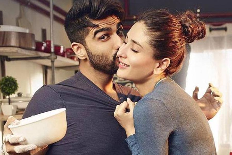 ‘কি অ্যান্ড কা’ ছবিতে অভিনয় করে অর্জুনের চেয়ে বেশি পারিশ্রমিক পেয়েছিলেন করিনা। বলিপাড়া সূত্রে খবর, এই ছবিতে অভিনয় করে পাঁচ কোটি টাকা আয় করেন অর্জুন।