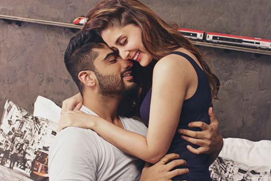 অন্য দিকে, ‘কি অ্যান্ড কা’ ছবিতে অভিনয় করে অর্জুনের চেয়ে পাঁচ গুণ বেশি উপার্জন করেন অর্জুনের সহ-অভিনেত্রী করিনা। এই ছবিতে অভিনয় করে ২০ কোটি টাকা পারিশ্রমিক পান অভিনেত্রী।