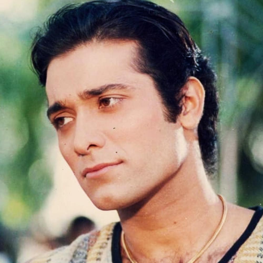 পড়াশোনা শেষ করার পর আমেরিকা ছেড়ে মুম্বই ফিরে যান পুরু। বাবার পদাঙ্ক অনুসরণ করে বলিপাড়ায় কেরিয়ার গড়ে তোলার চেষ্টা করেন তিনি। কিন্তু কেরিয়ার শুরুর আগেই একটি মামলায় জড়িয়ে পড়ে তাঁর নাম।