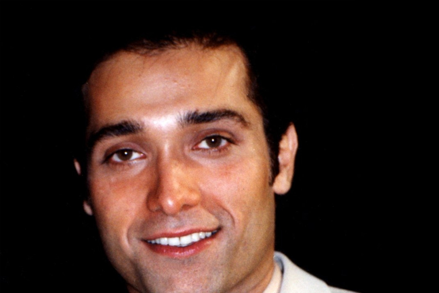 ১৯৯৩ সালের ঘটনা। তখনও অভিনয়জগতে আত্মপ্রকাশ করেননি রাজ-পুত্র। মুম্বইয়ের বান্দ্রা এলাকা দিয়ে গাড়ি চালিয়ে বাড়ি ফিরছিলেন তিনি। বলিপাড়়ায় কানাঘুষো শোনা যায়, নিয়ন্ত্রণ হারিয়ে ফুটপাথের উপর গাড়ি উঠিয়ে দেন তিনি।