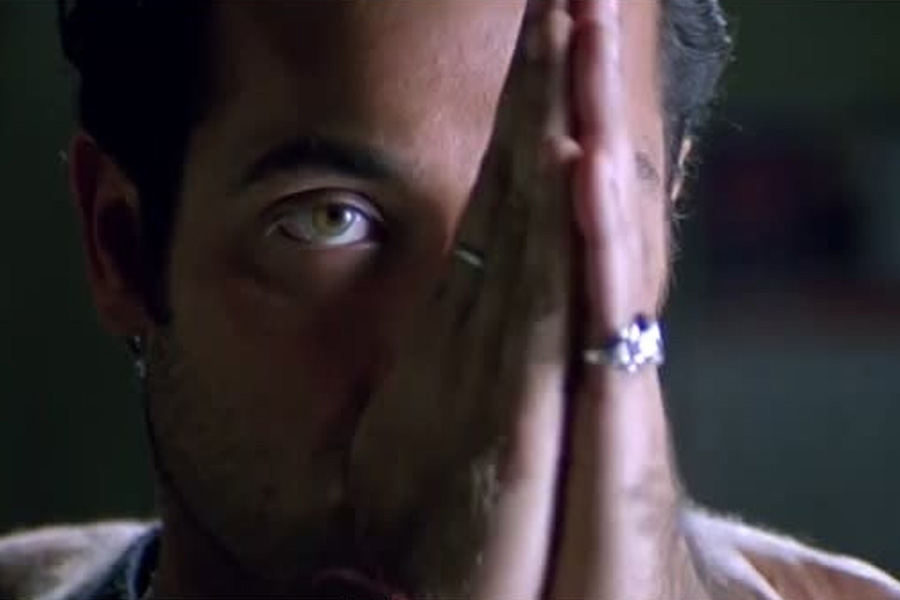 রাজ কুমারের মতো জনপ্রিয় অভিনেতার পুত্র হয়েও কাজ পাচ্ছিলেন না পুরু। ছোট অথবা নেতিবাচক চরিত্রে অধিকাংশ সময় অভিনয় করতে দেখা যেতে থাকে তাঁকে।